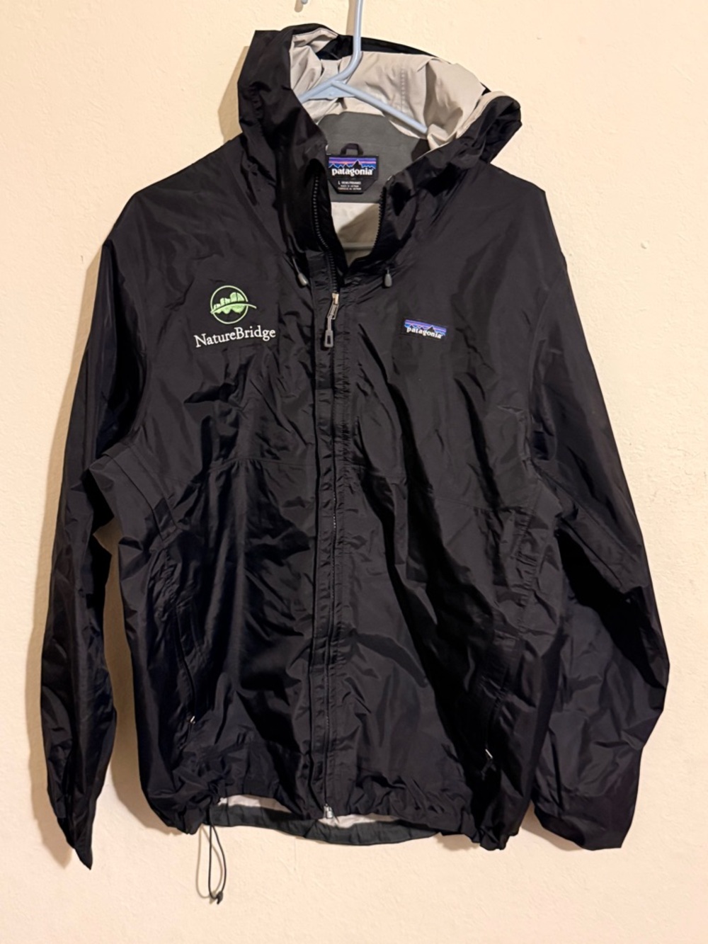 Patagonia Men's Black Waterproof Hooded Jacket size l